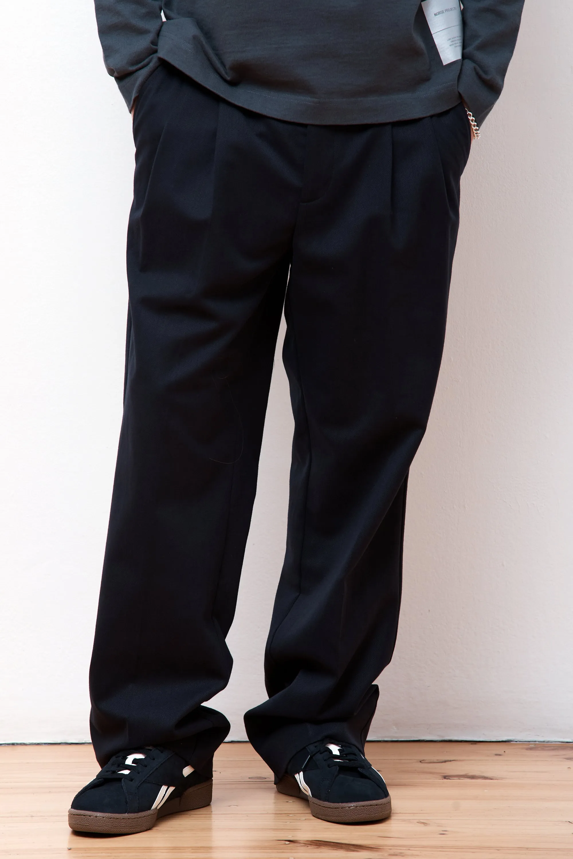 Benn Relaxed Cotton Wool Twill Pleated Trouser Black