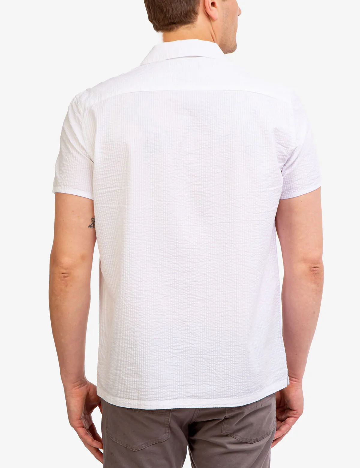 CONVERTIBLE COLLAR SEERSUCKER STRIPE SHIRT