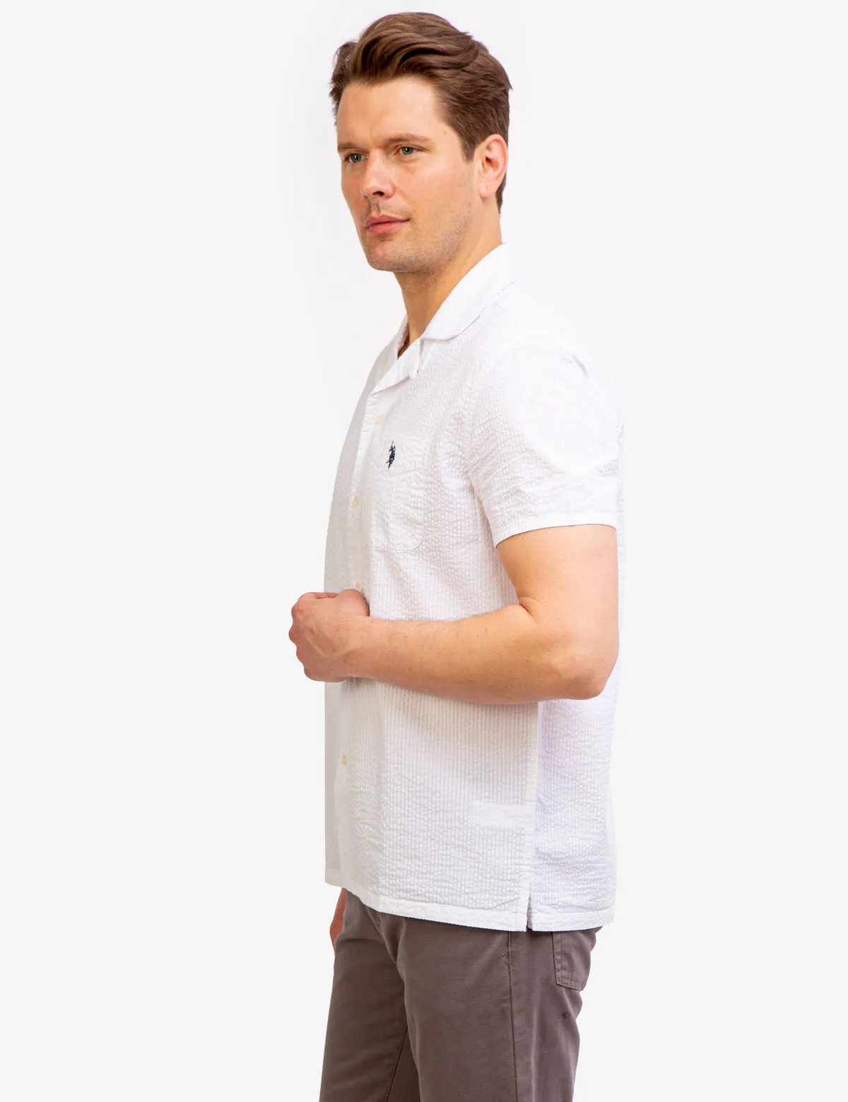 CONVERTIBLE COLLAR SEERSUCKER STRIPE SHIRT
