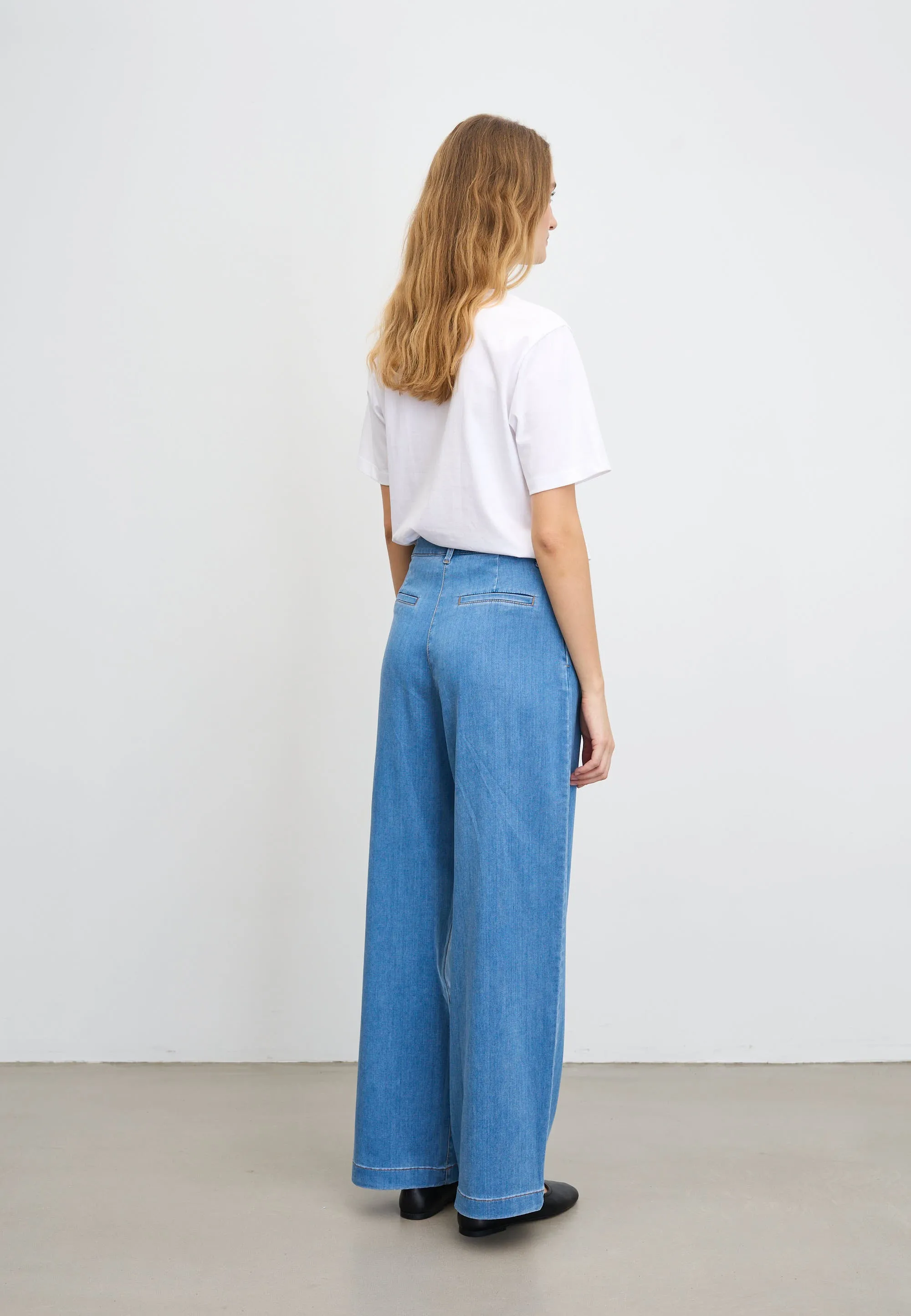 Debbie Loose - Medium Length - Washed Blue Denim