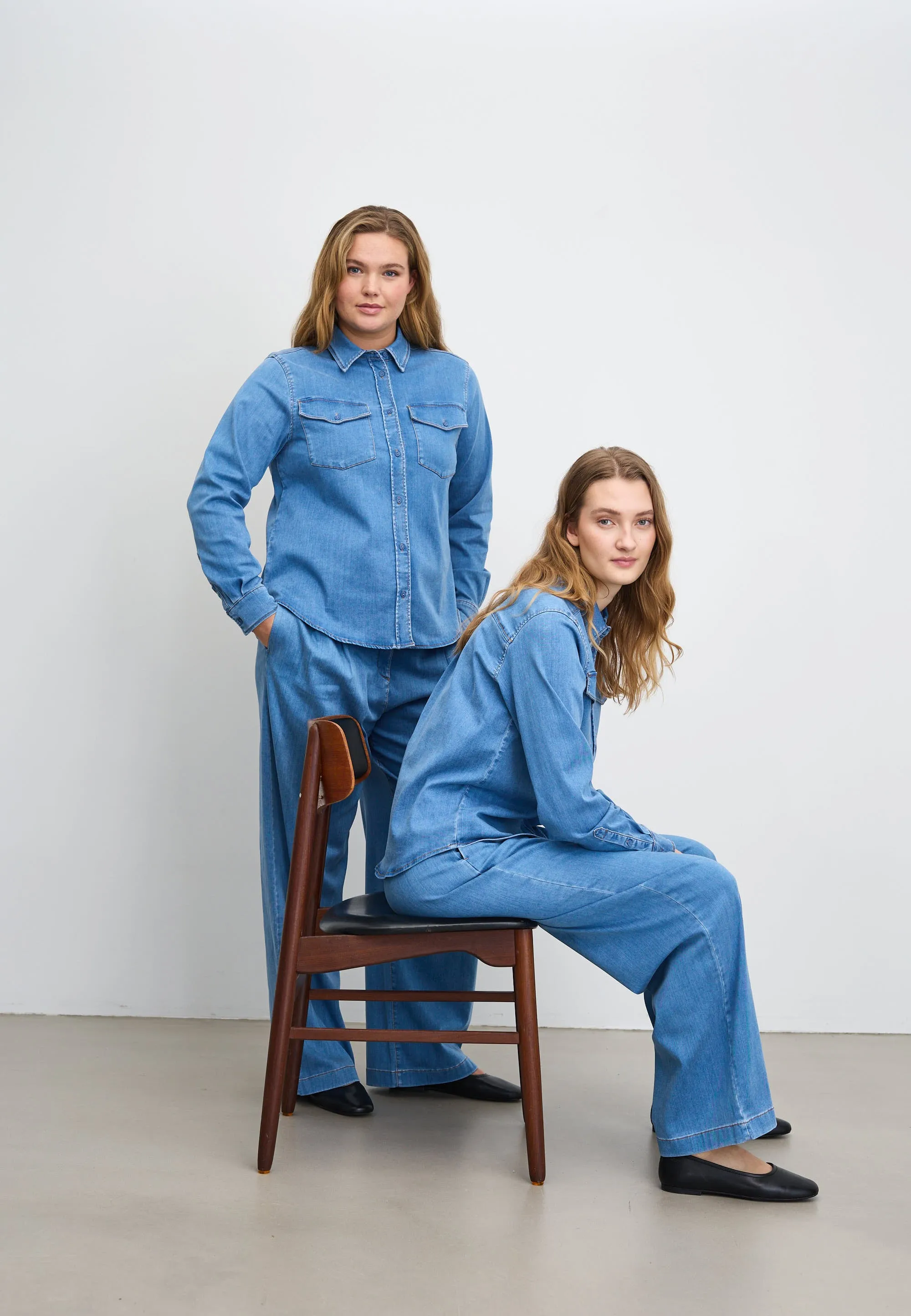 Debbie Loose - Medium Length - Washed Blue Denim