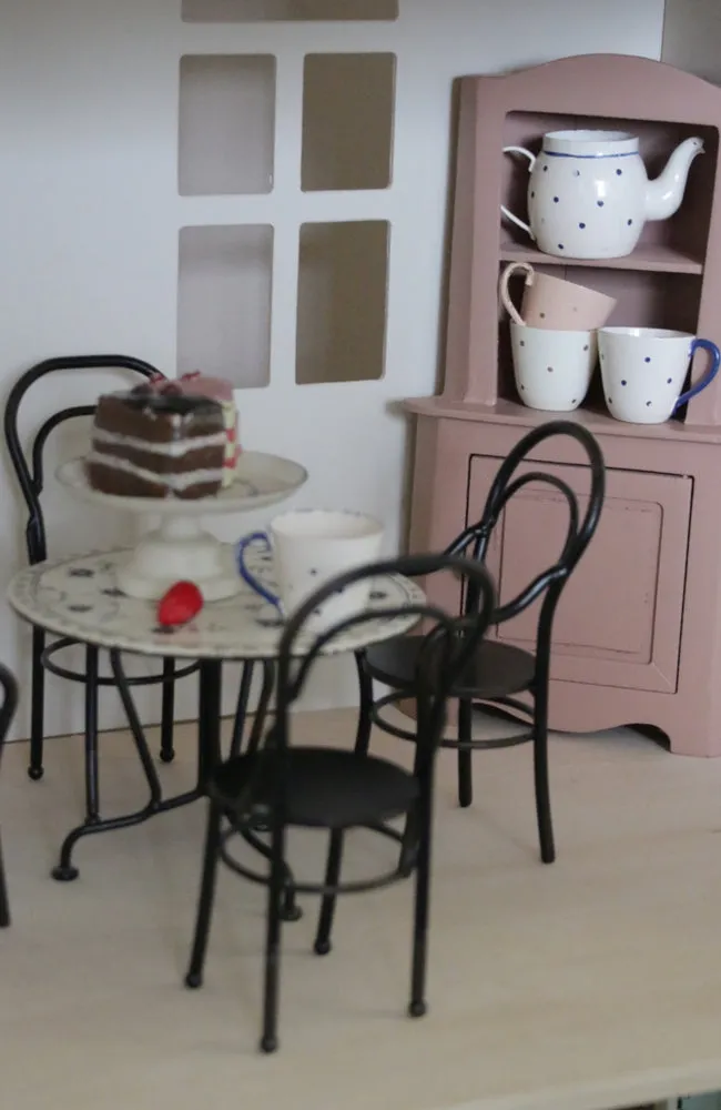 Dining Table w/ 2 chairs