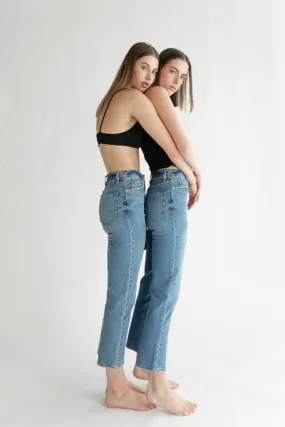 OAK ESSENTIAL STRAIGHT LEG HIGH-RISE JEAN