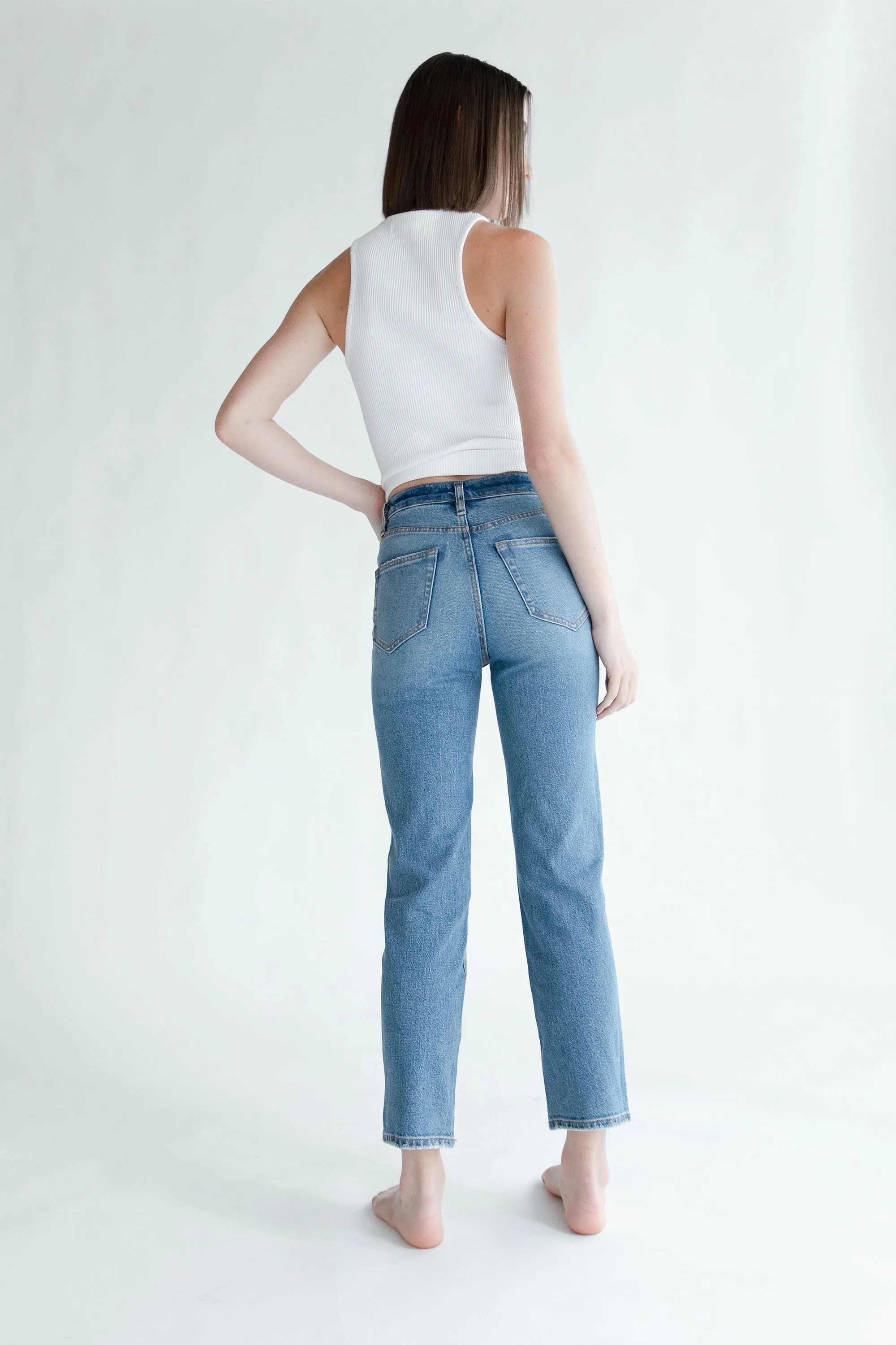 OAK ESSENTIAL STRAIGHT LEG HIGH-RISE JEAN