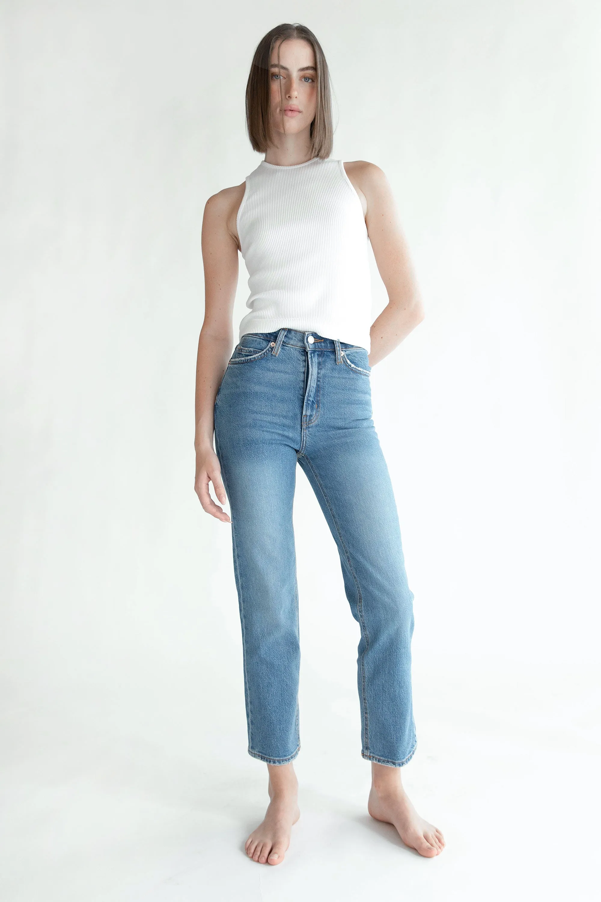 OAK ESSENTIAL STRAIGHT LEG HIGH-RISE JEAN
