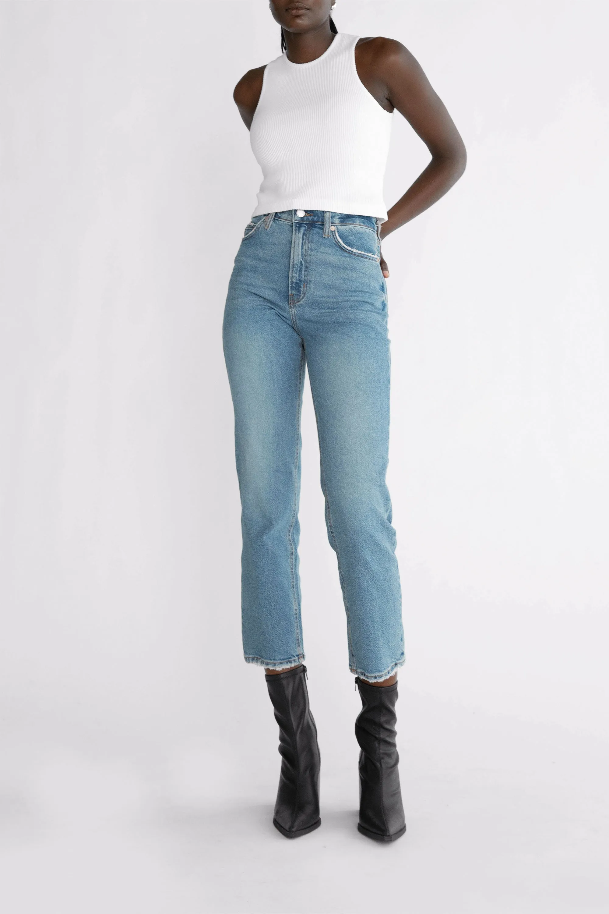OAK ESSENTIAL STRAIGHT LEG HIGH-RISE JEAN