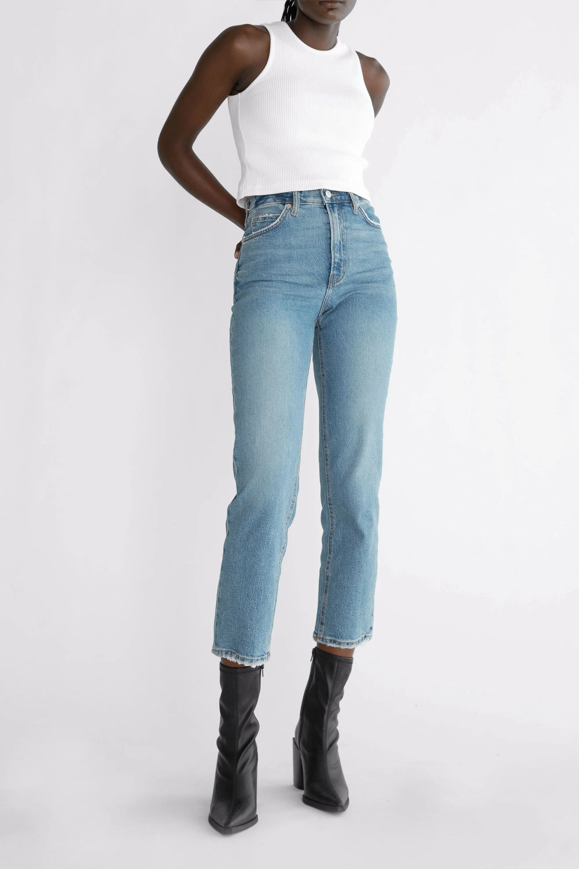 OAK ESSENTIAL STRAIGHT LEG HIGH-RISE JEAN