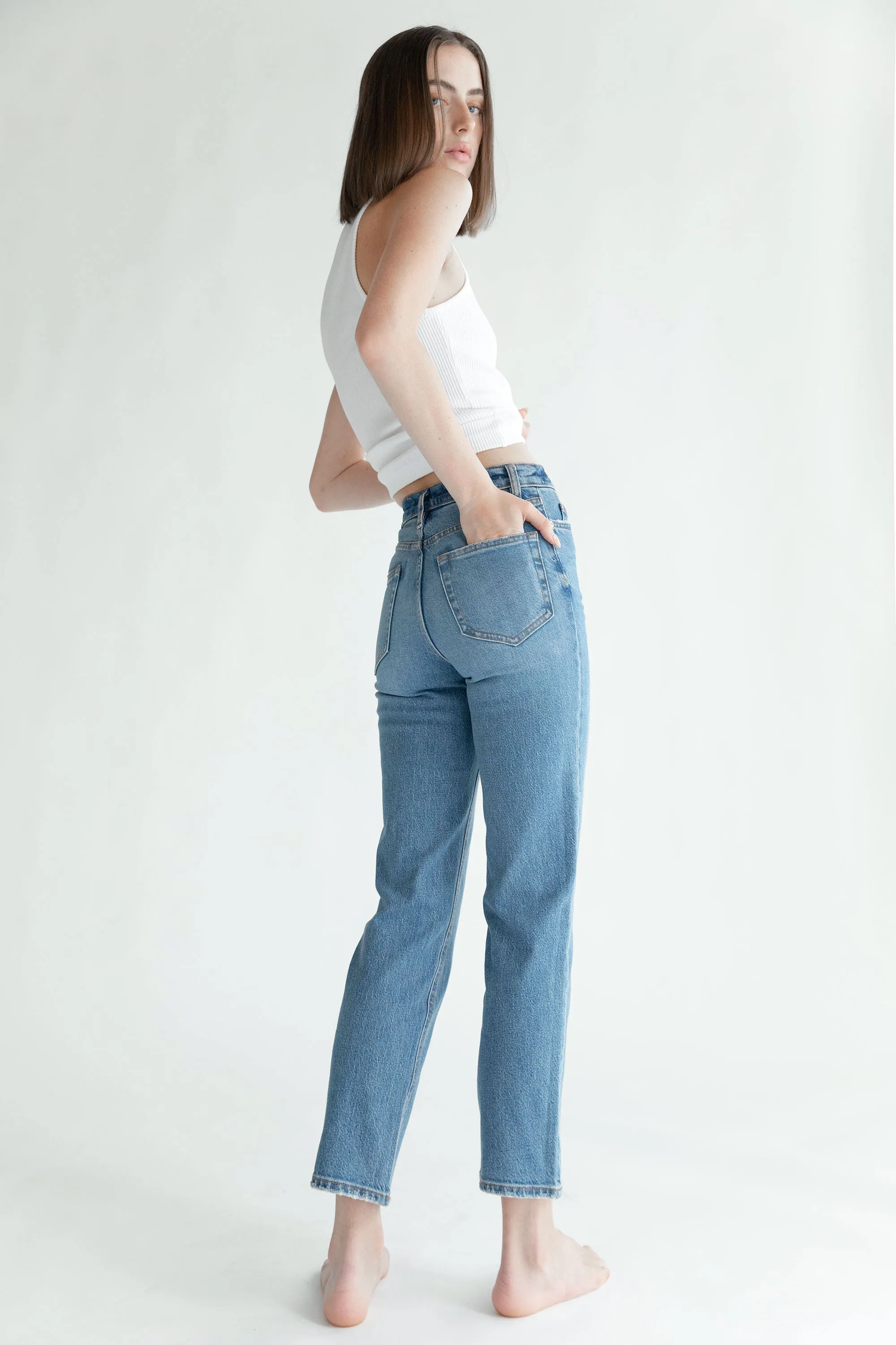 OAK ESSENTIAL STRAIGHT LEG HIGH-RISE JEAN