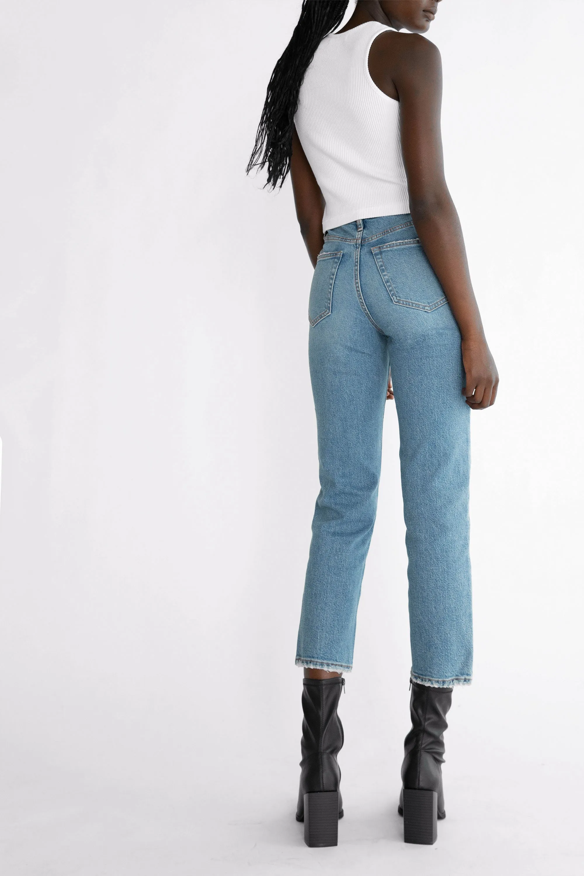 OAK ESSENTIAL STRAIGHT LEG HIGH-RISE JEAN